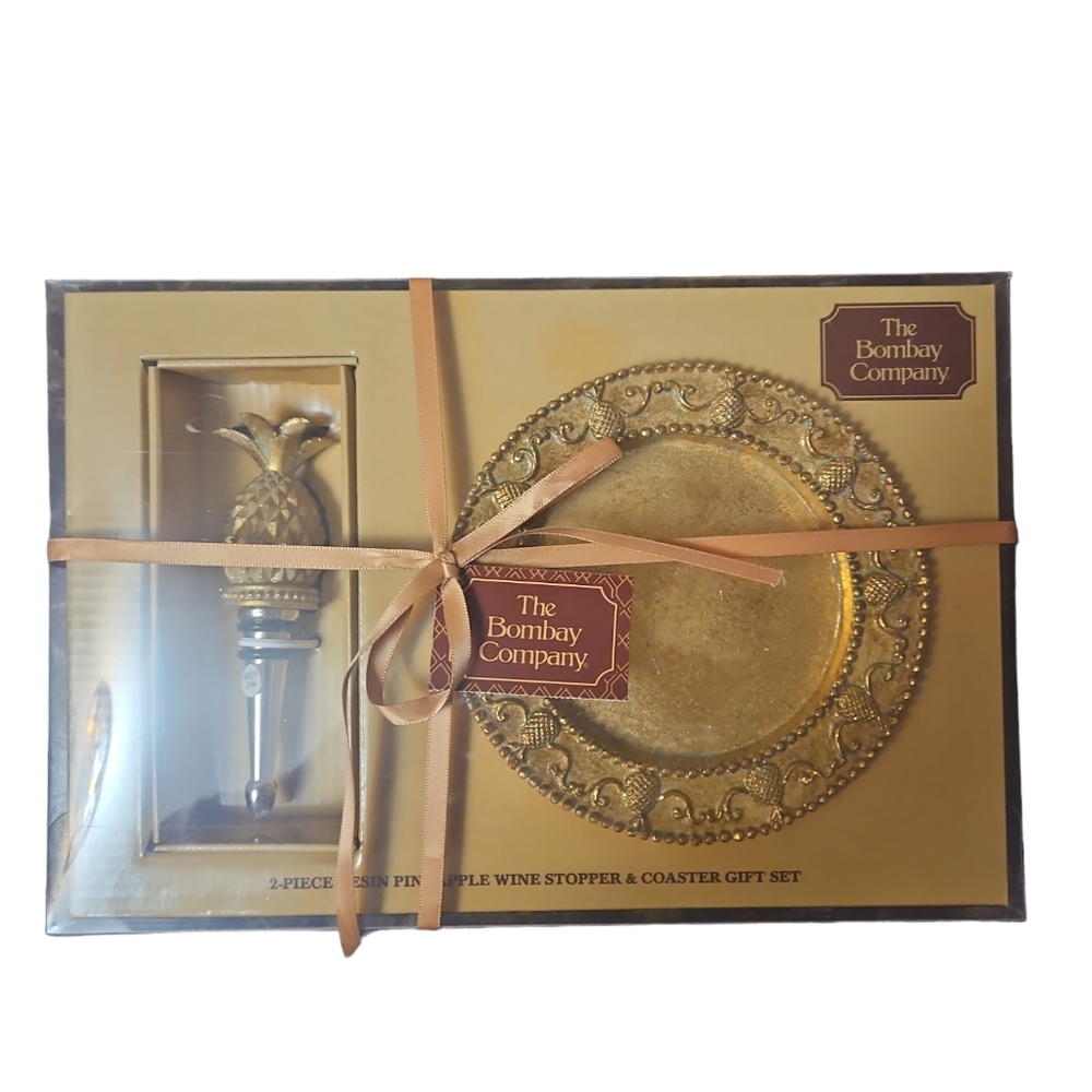 Bombay Company 2 pc Pineapple wine stopper and Coaster Resin gift set